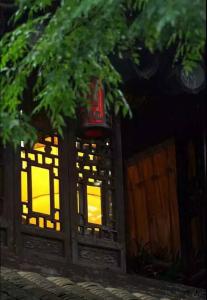 《水調(diào)歌頭·昵昵兒女語》